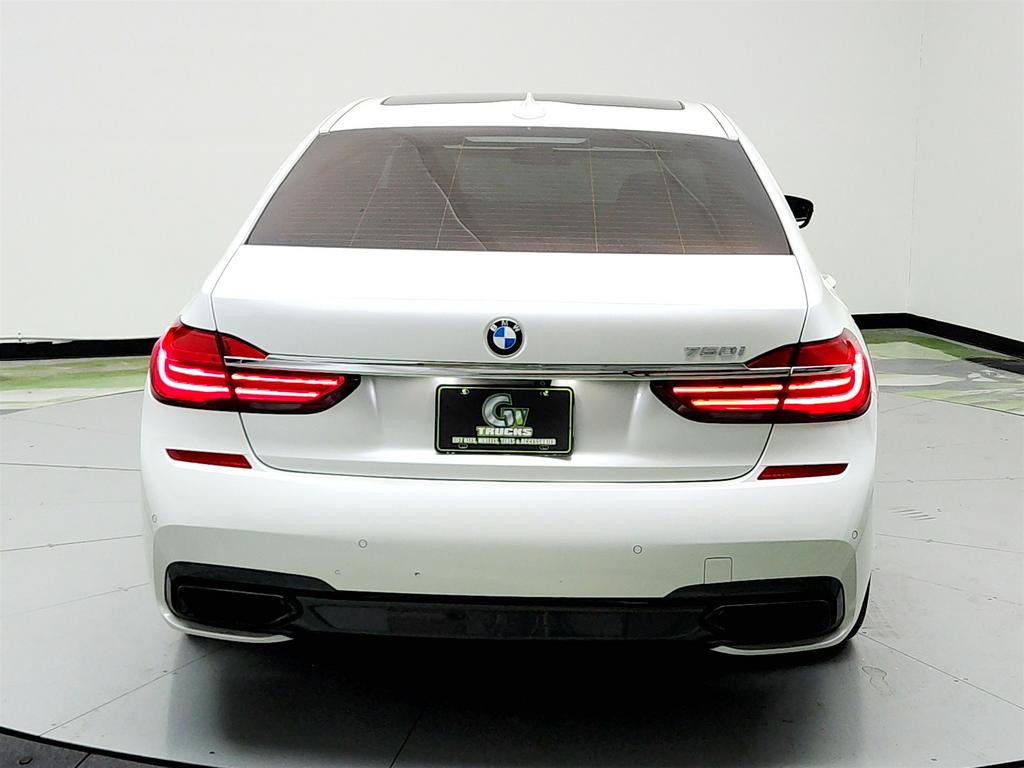 2018 BMW 7-Series 750i photo