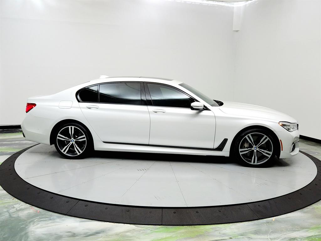 2018 BMW 7-Series 750i photo