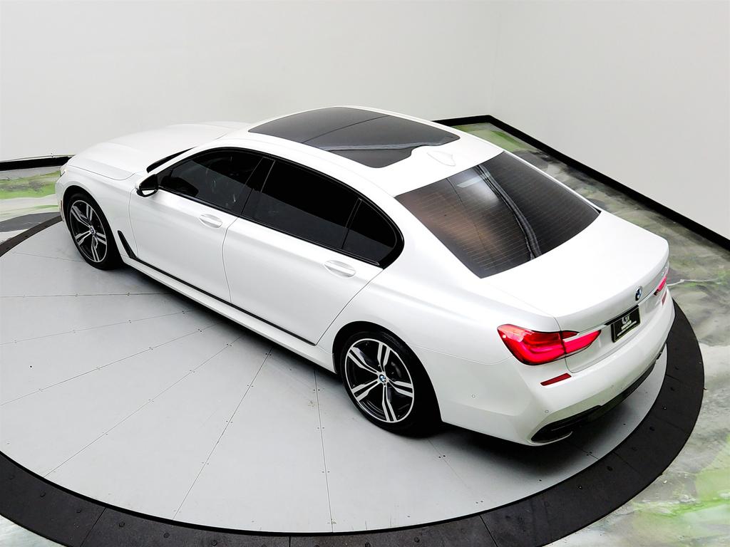 2018 BMW 7-Series 750i photo