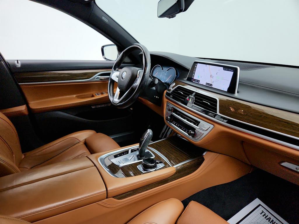 2018 BMW 7-Series 750i photo
