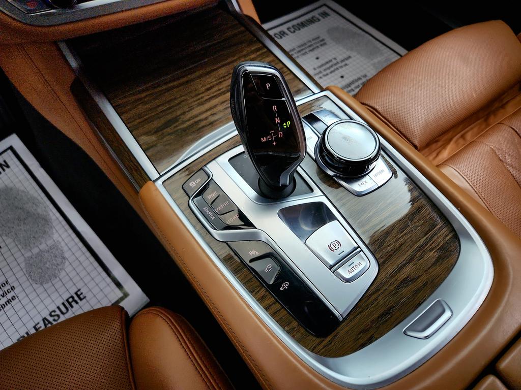 2018 BMW 7-Series 750i photo