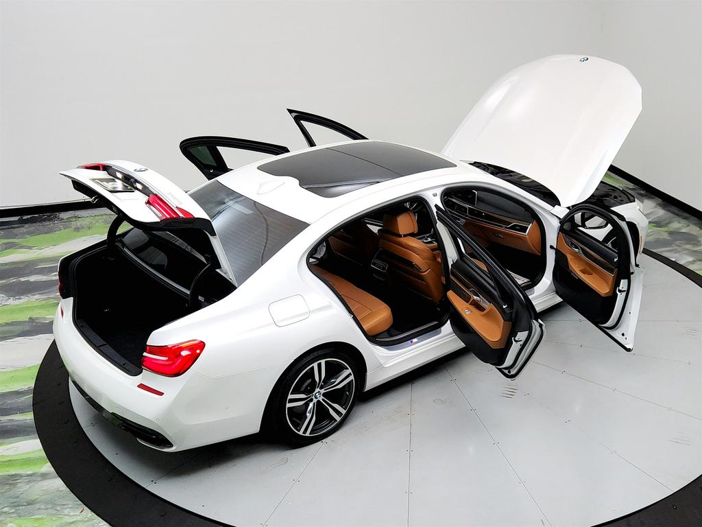 2018 BMW 7-Series 750i photo