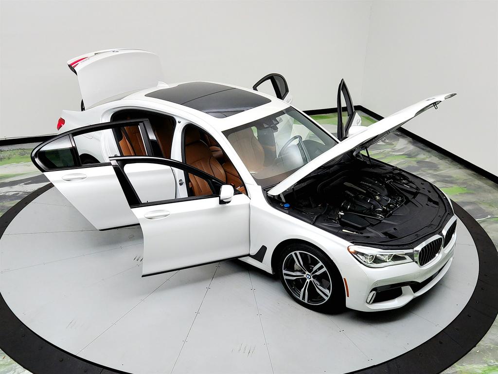 2018 BMW 7-Series 750i photo