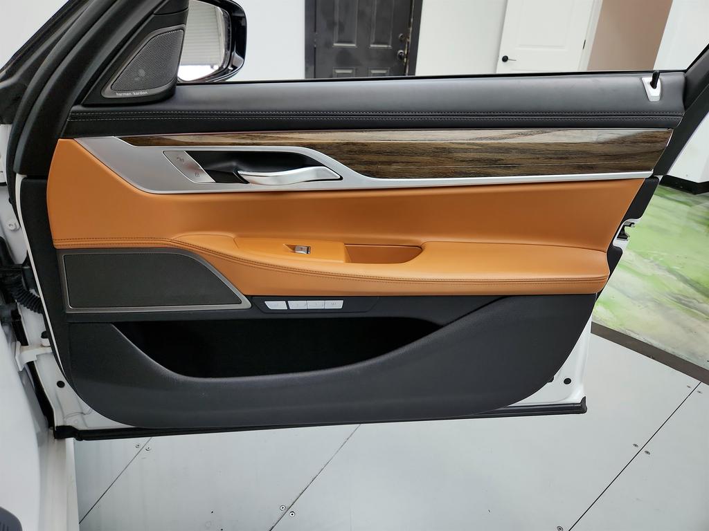 2018 BMW 7-Series 750i photo