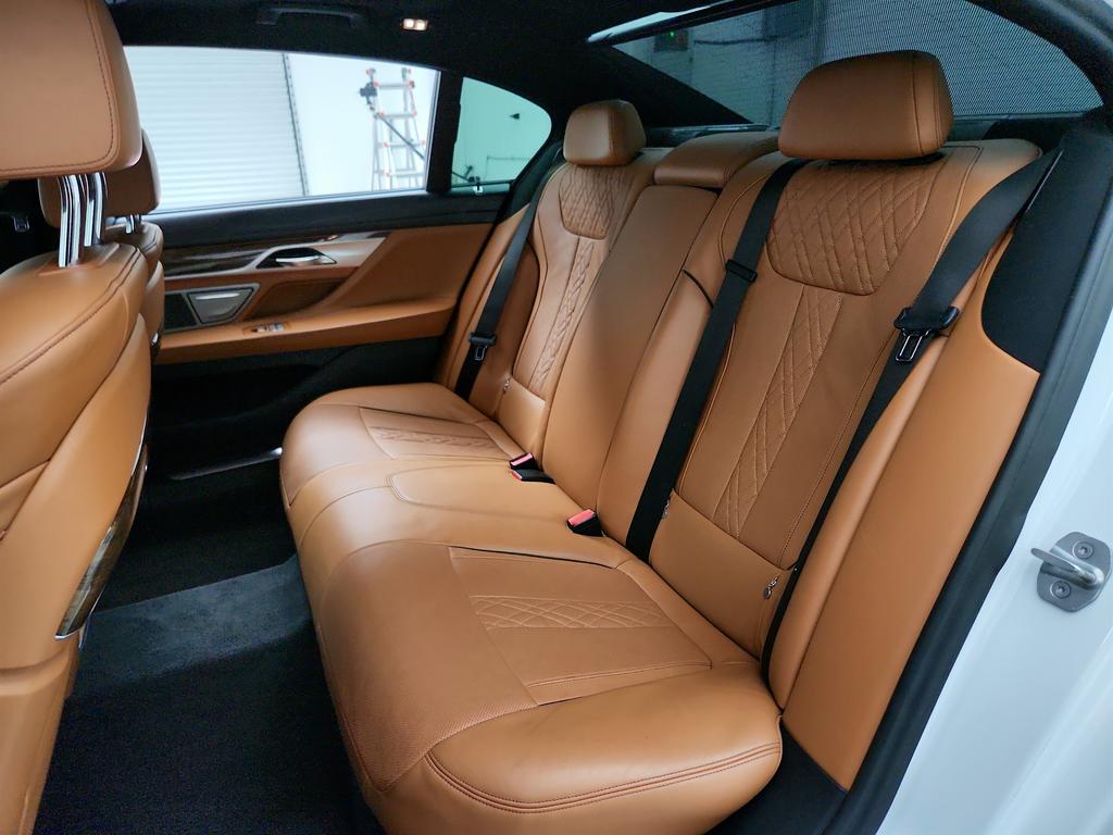 2018 BMW 7-Series 750i photo