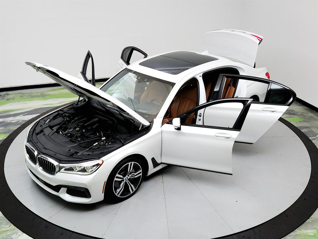 2018 BMW 7-Series 750i photo