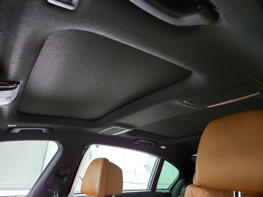 2018 BMW 7-Series 750i photo