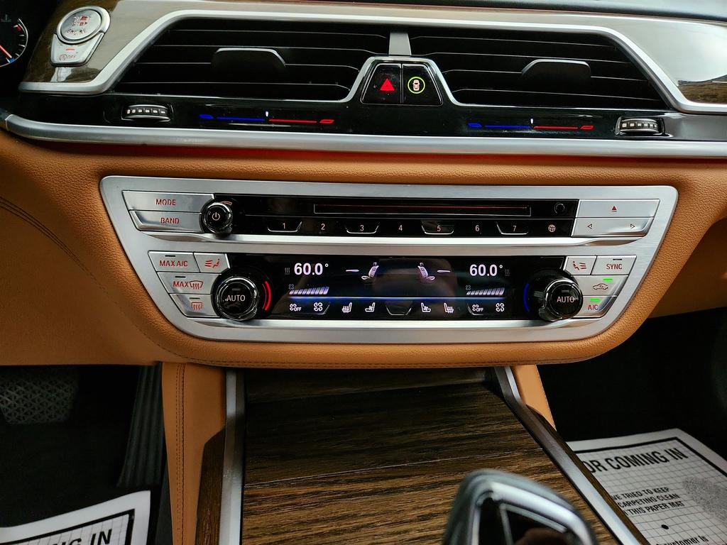 2018 BMW 7-Series 750i photo