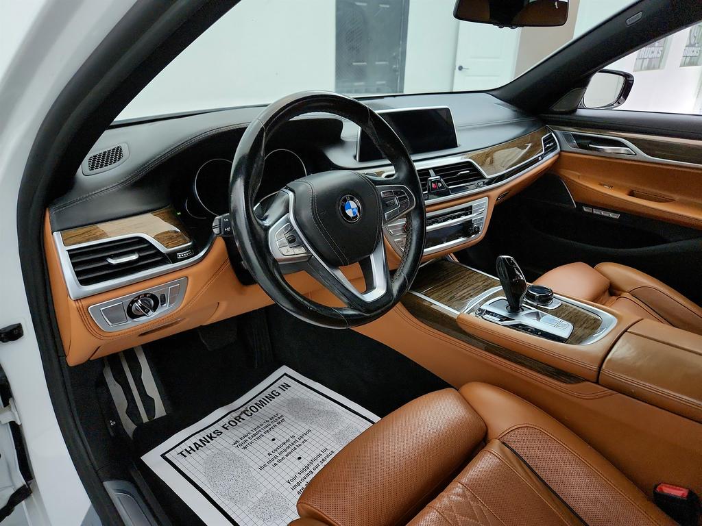2018 BMW 7-Series 750i photo