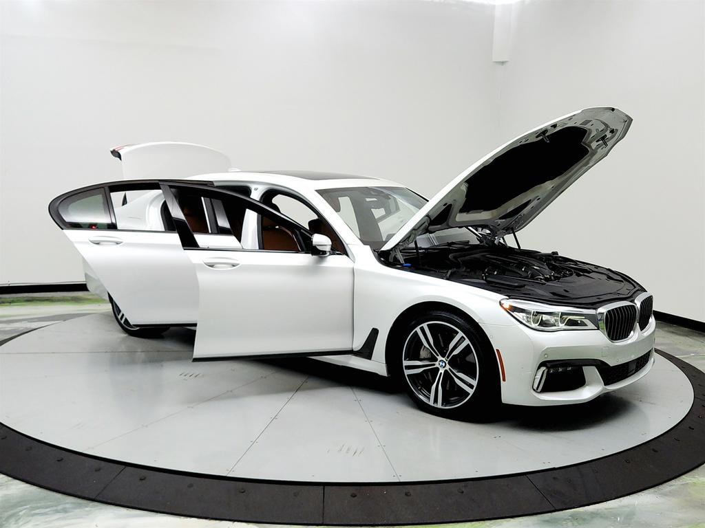 2018 BMW 7-Series 750i photo