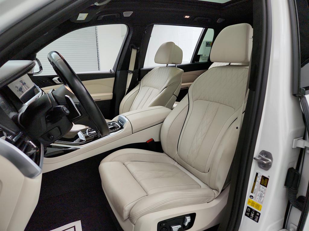 2021 BMW X7 M50i photo