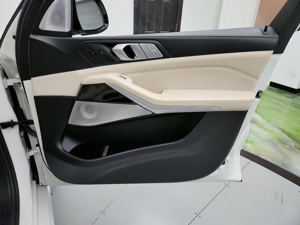 2021 BMW X7 M50i photo