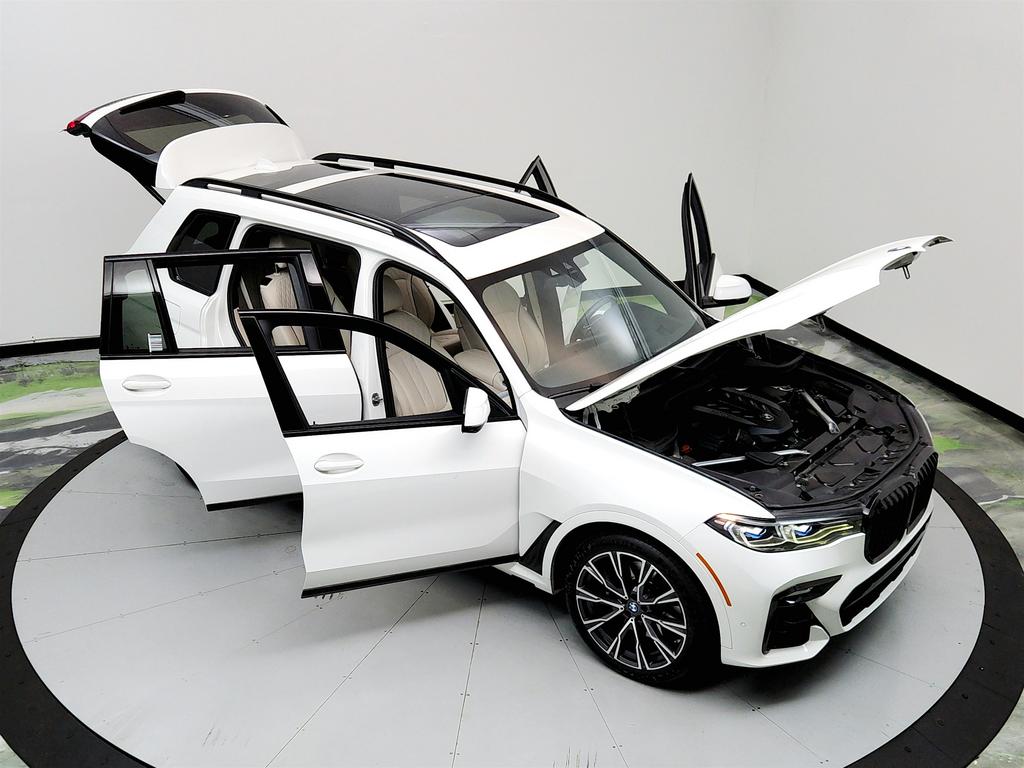 2021 BMW X7 M50i photo
