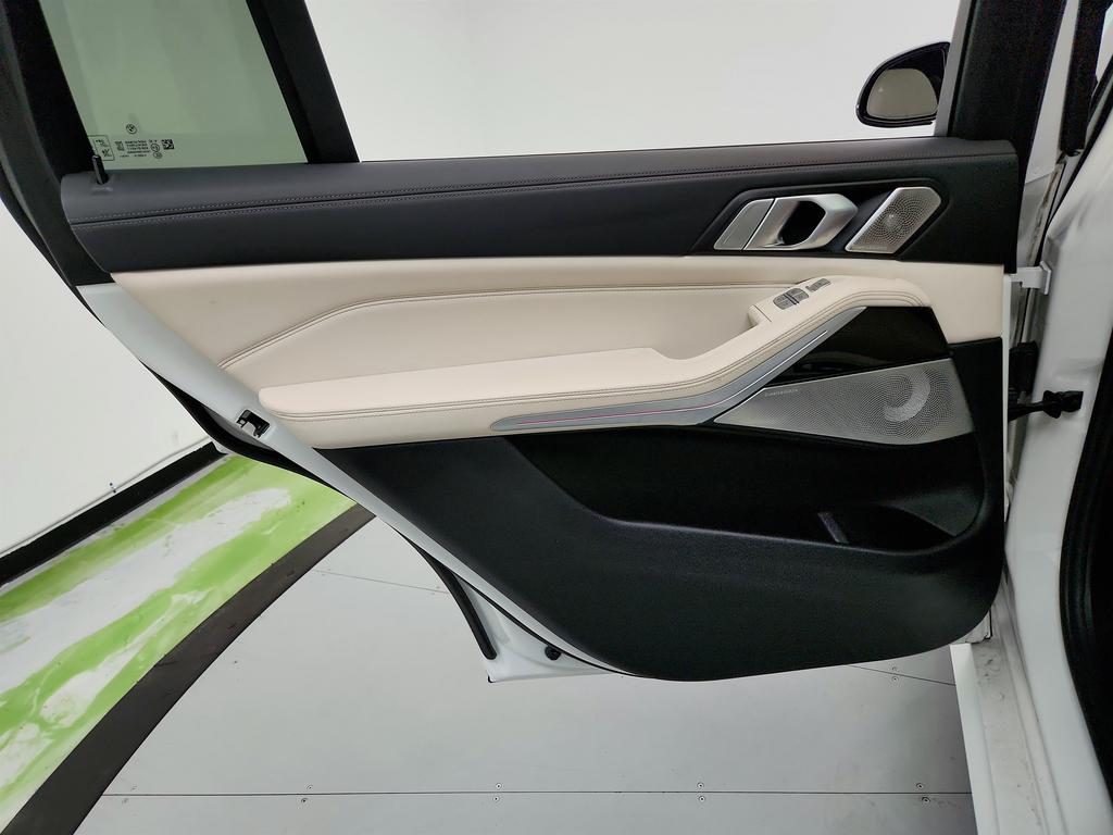 2021 BMW X7 M50i photo