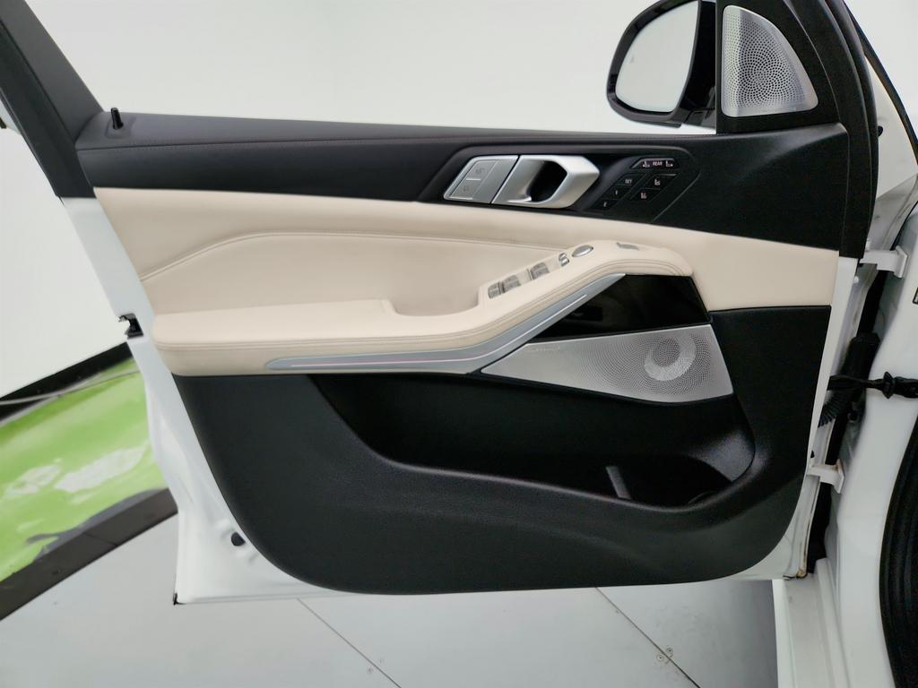 2021 BMW X7 M50i photo