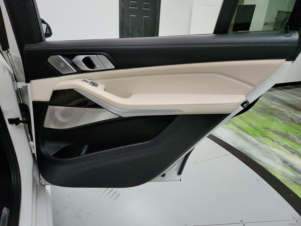 2021 BMW X7 M50i photo