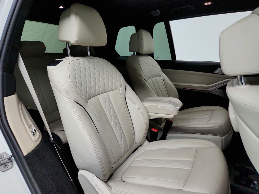 2021 BMW X7 M50i photo