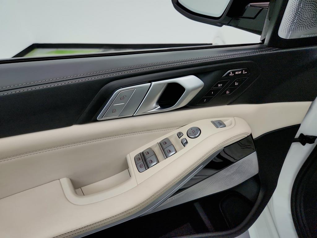 2021 BMW X7 M50i photo