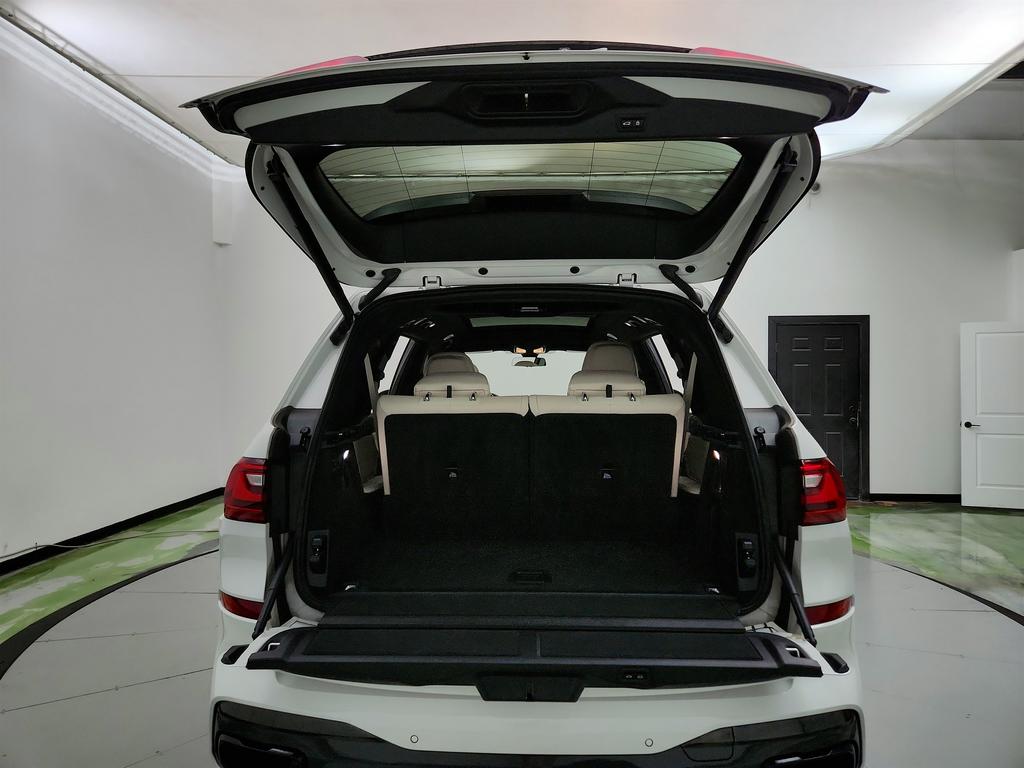 2021 BMW X7 M50i photo