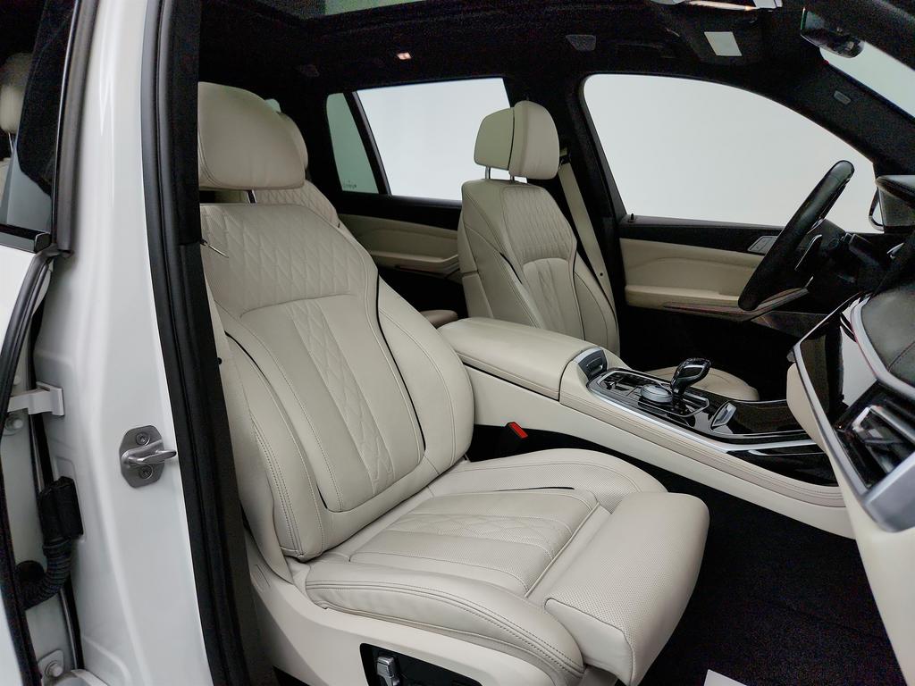 2021 BMW X7 M50i photo
