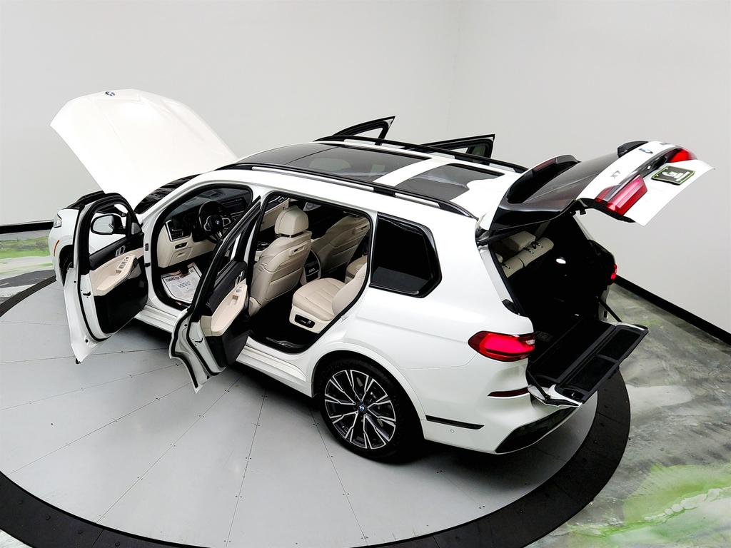 2021 BMW X7 M50i photo