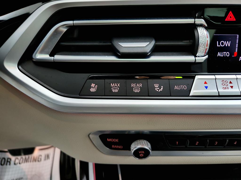 2021 BMW X7 M50i photo