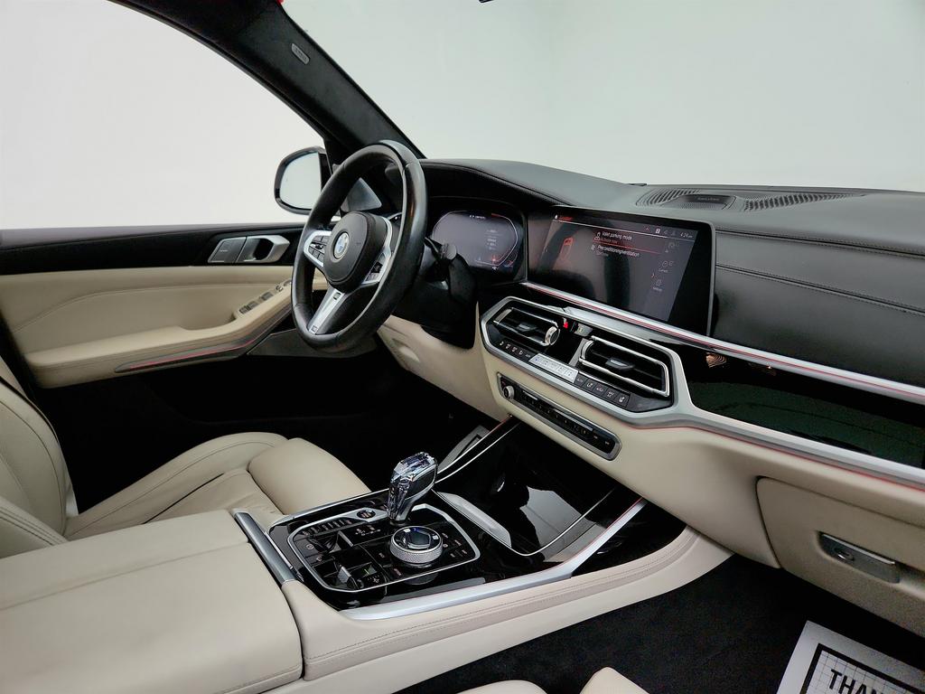 2021 BMW X7 M50i photo