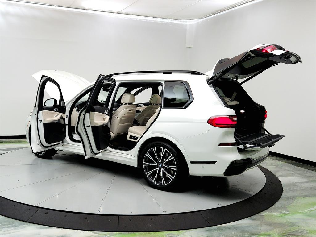 2021 BMW X7 M50i photo