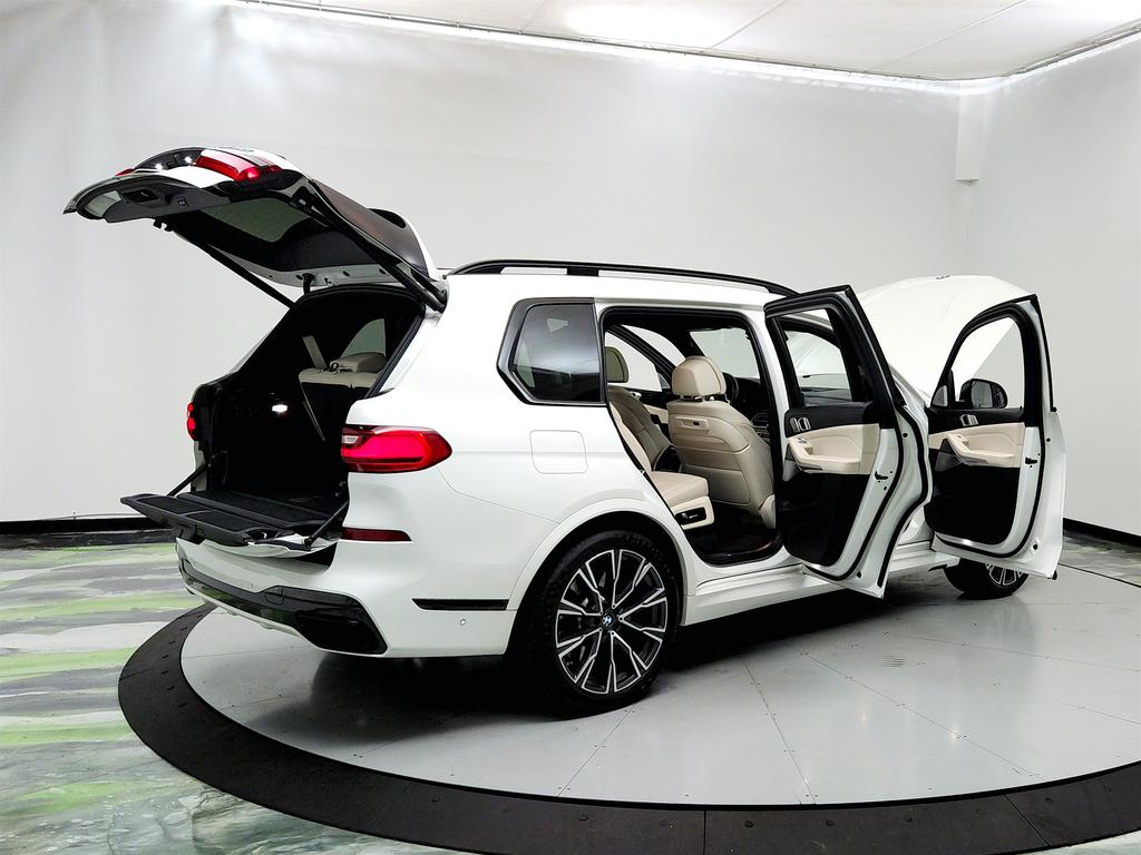 2021 BMW X7 M50i photo