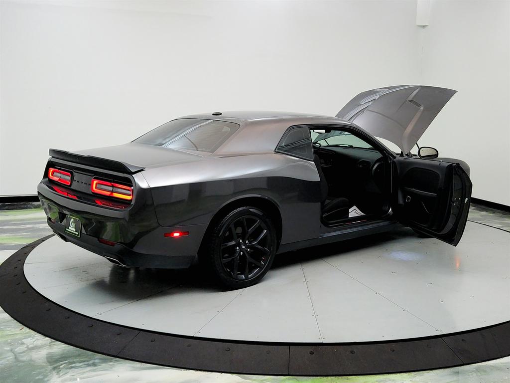 2022 Dodge Challenger SXT photo