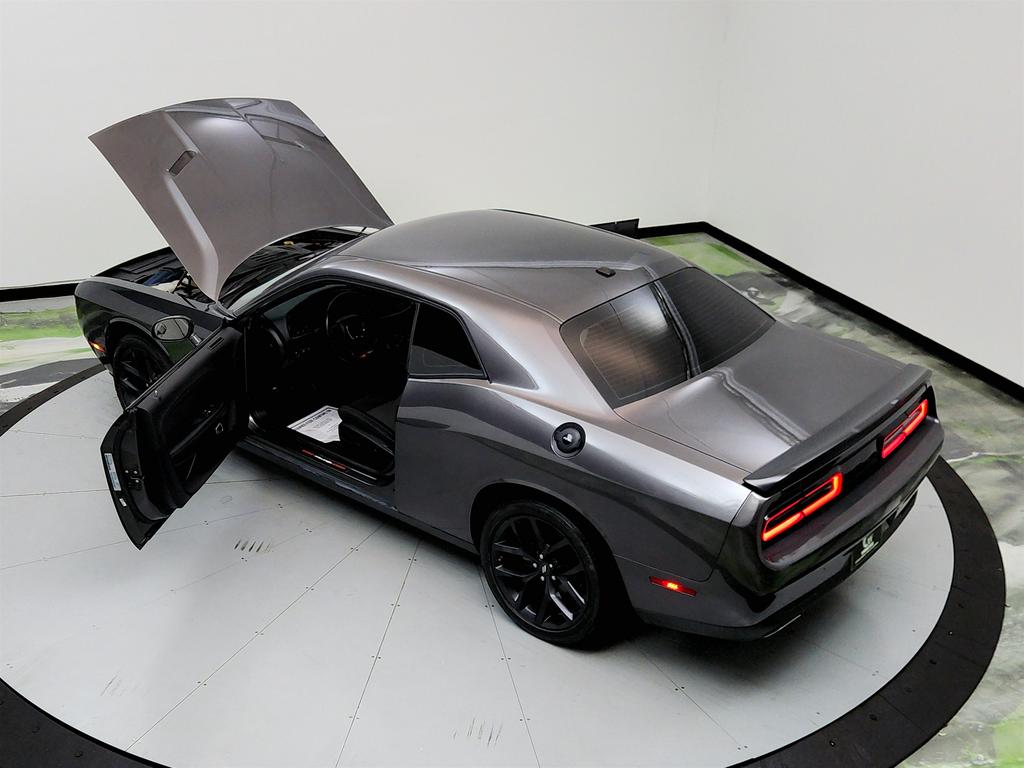 2022 Dodge Challenger SXT photo
