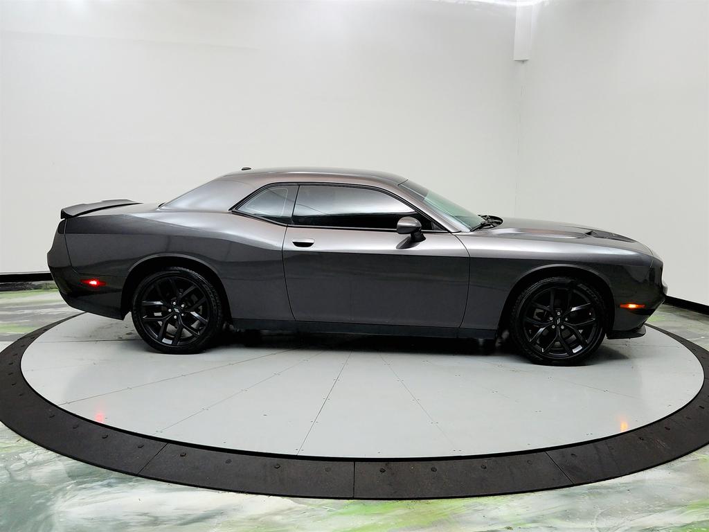 2022 Dodge Challenger SXT photo