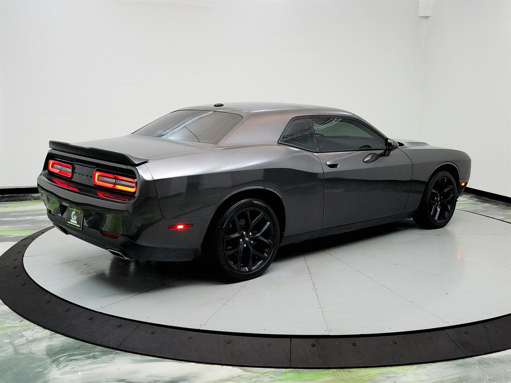 2022 Dodge Challenger SXT photo