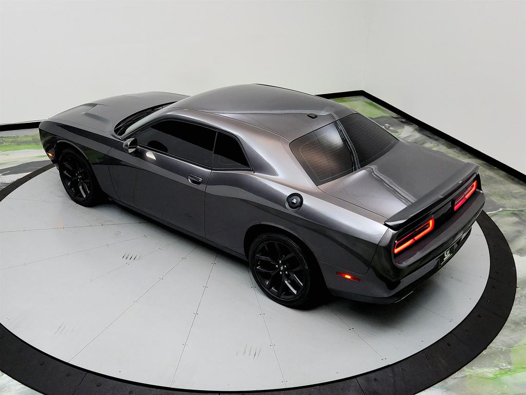 2022 Dodge Challenger SXT photo