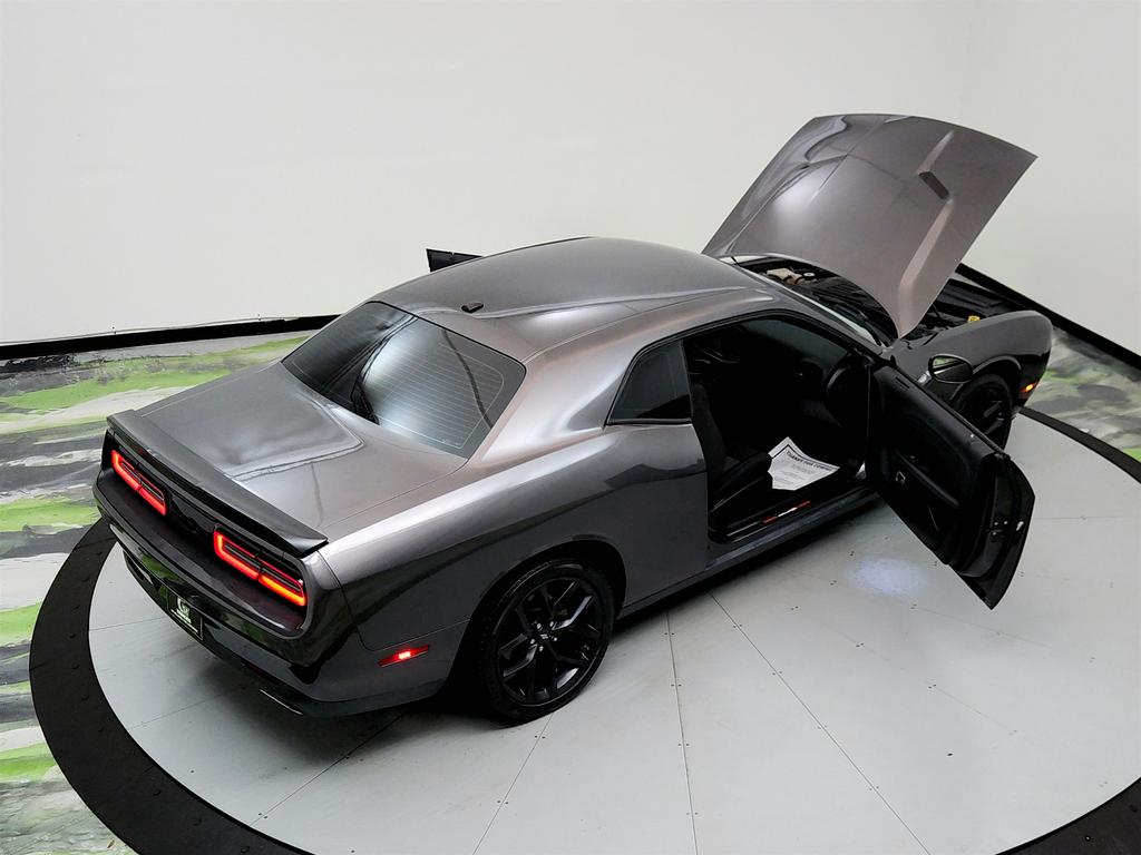 2022 Dodge Challenger SXT photo