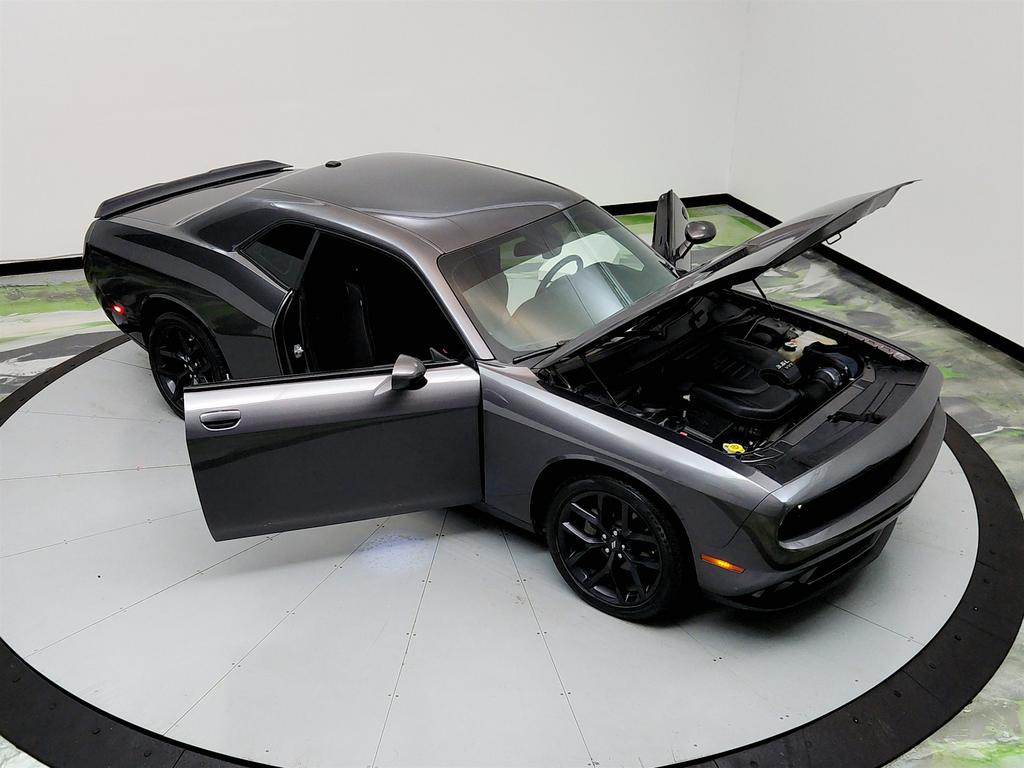 2022 Dodge Challenger SXT photo