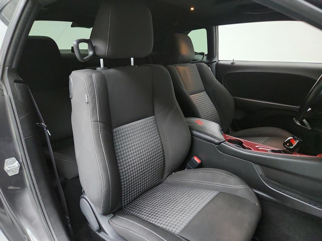2022 Dodge Challenger SXT photo