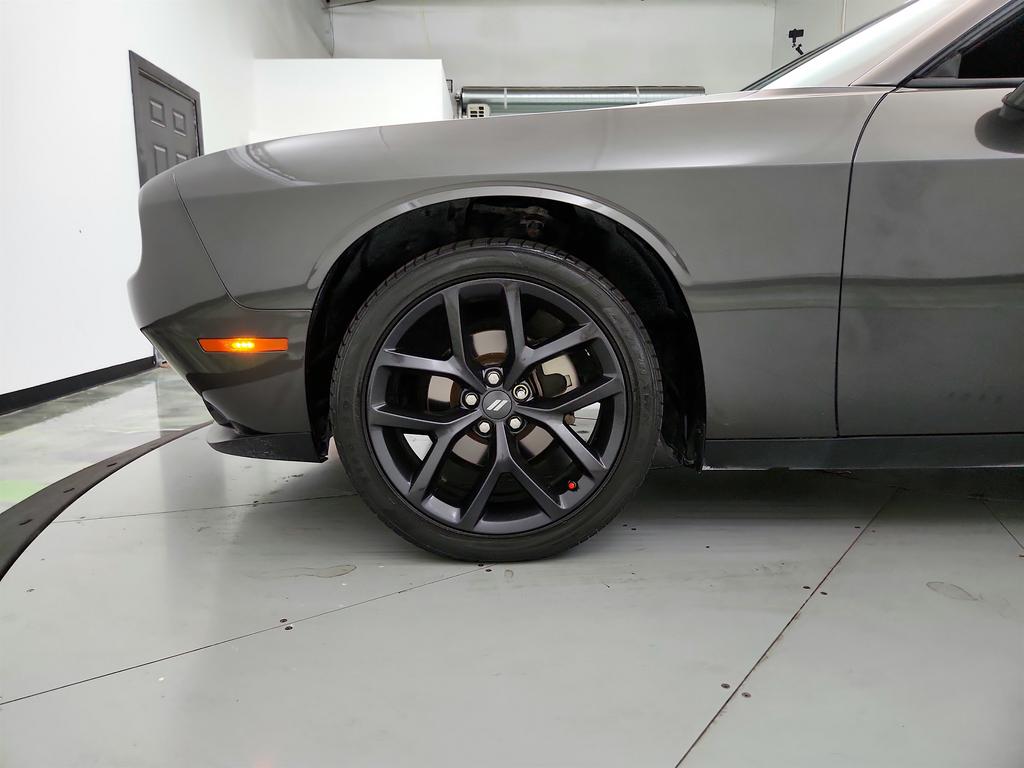 2022 Dodge Challenger SXT photo