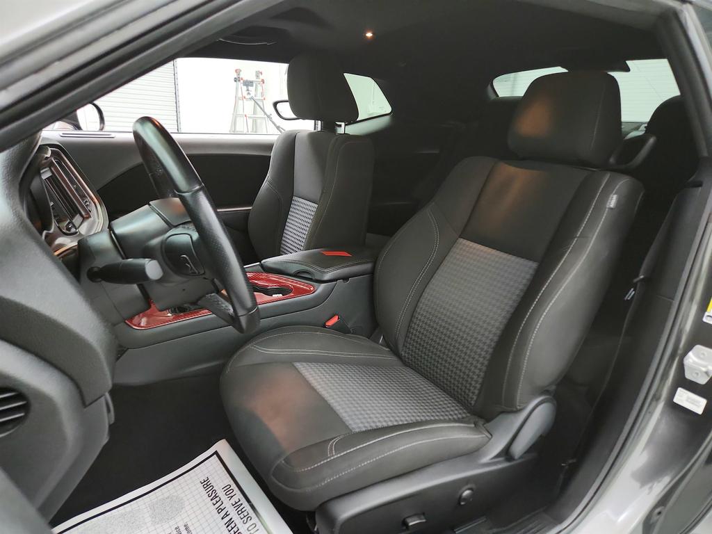 2022 Dodge Challenger SXT photo