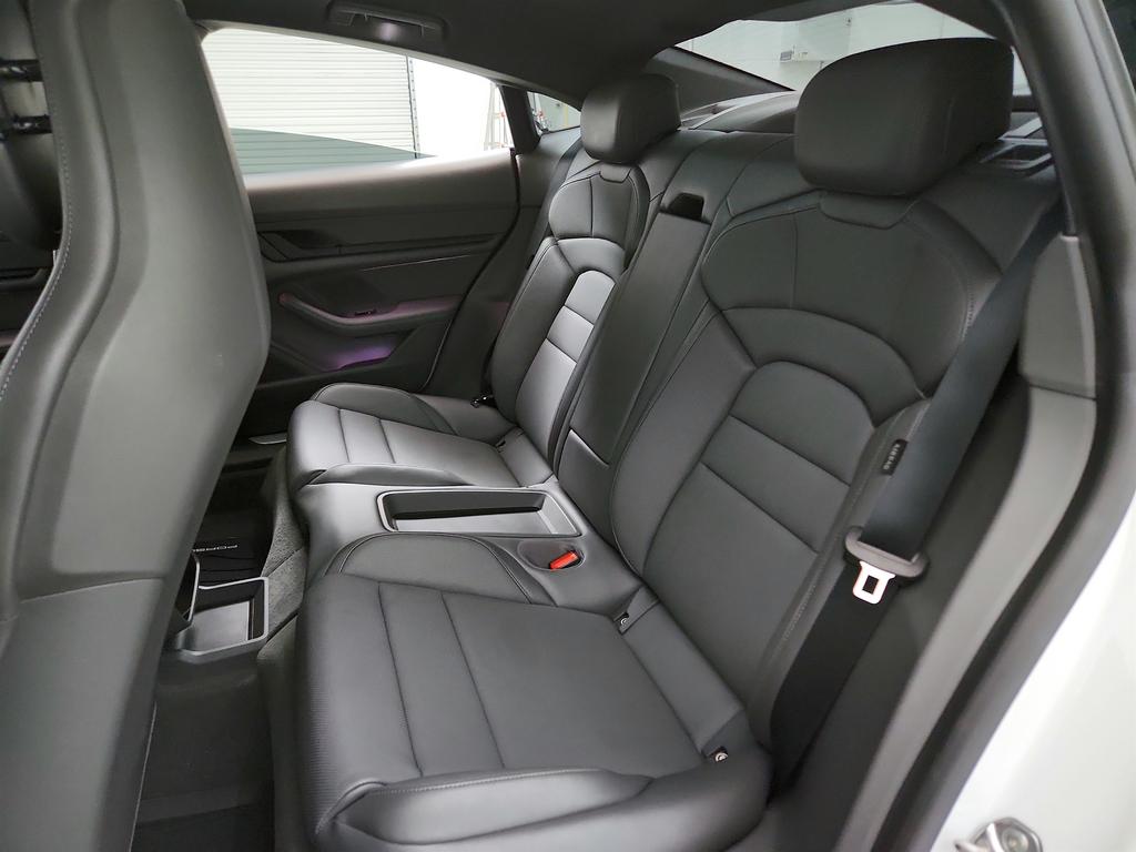 2021 Porsche Taycan 4S photo