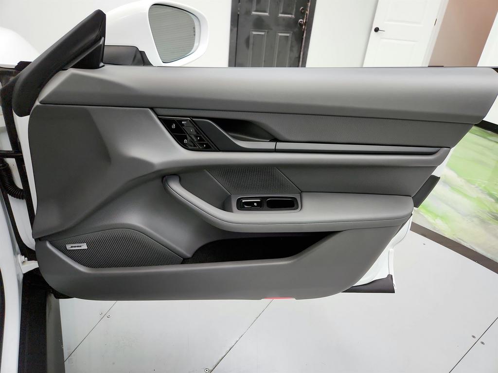 2021 Porsche Taycan 4S photo