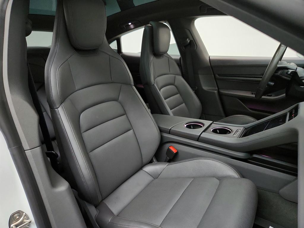 2021 Porsche Taycan 4S photo
