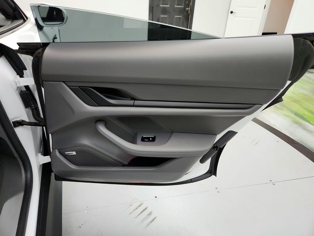 2021 Porsche Taycan 4S photo
