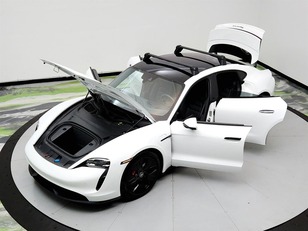 2021 Porsche Taycan 4S photo