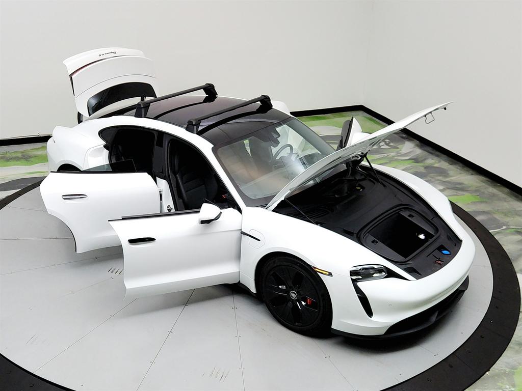 2021 Porsche Taycan 4S photo