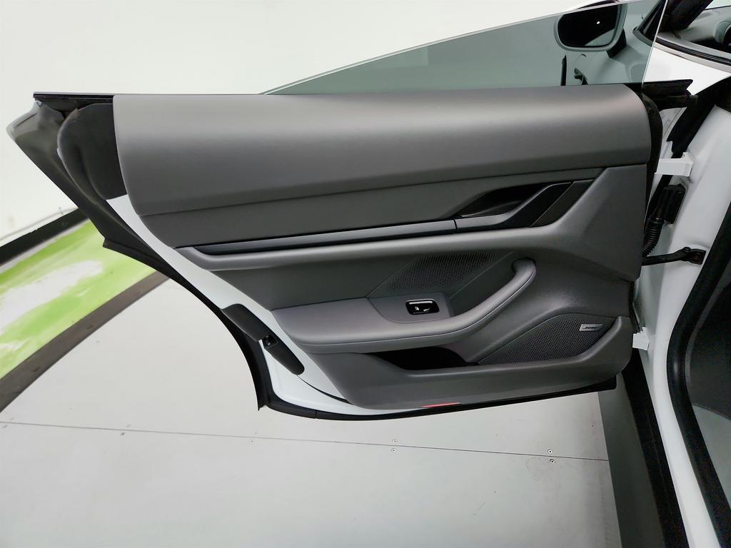 2021 Porsche Taycan 4S photo