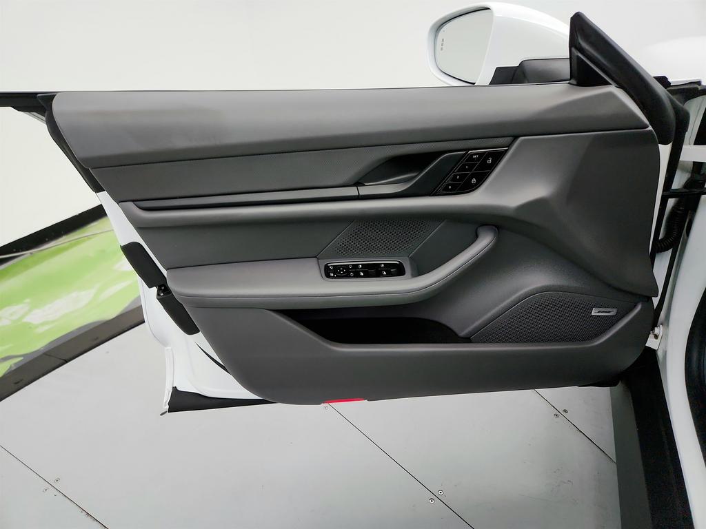 2021 Porsche Taycan 4S photo