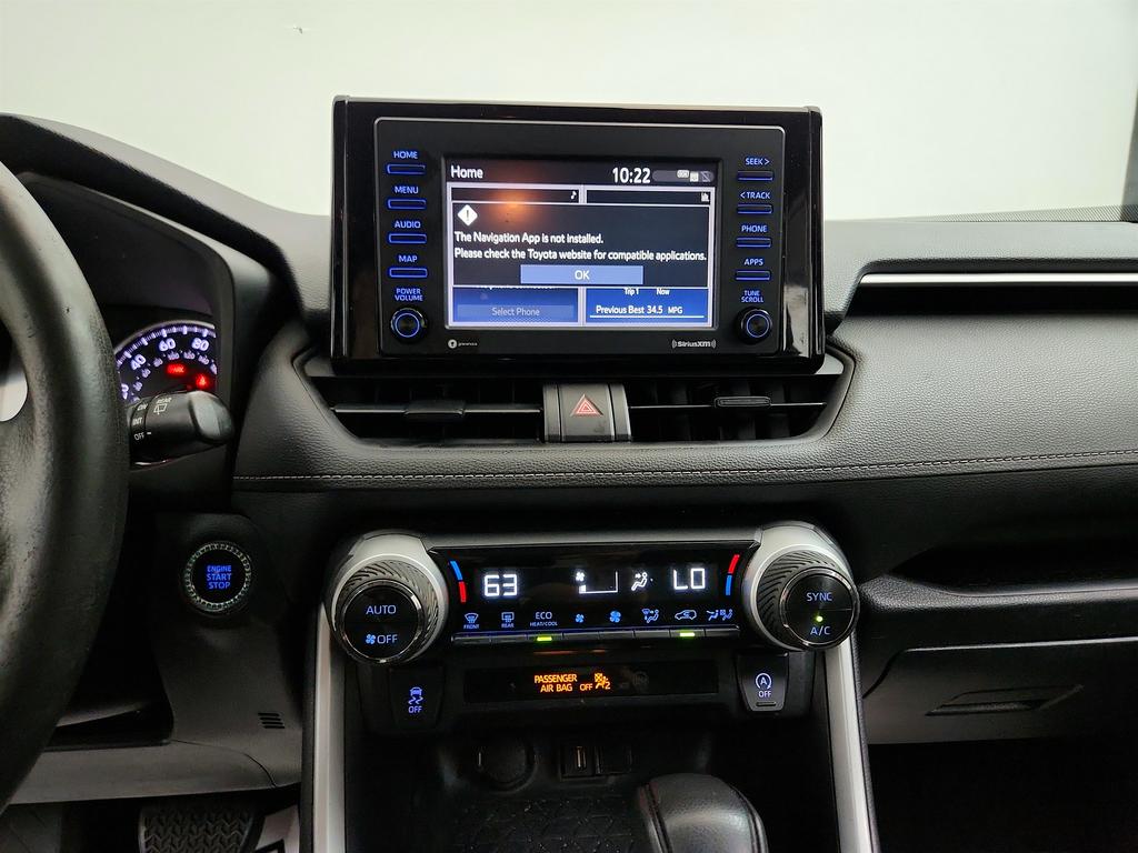 2021 Toyota RAV4 XLE photo