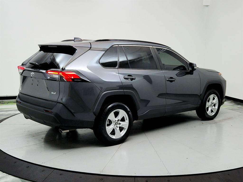 2021 Toyota RAV4 XLE photo