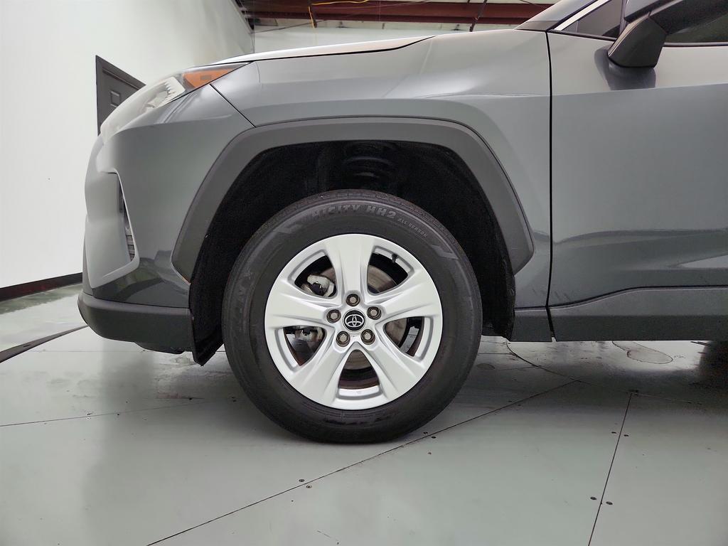 2021 Toyota RAV4 XLE photo